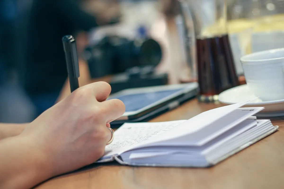 How to Write a 500-Word Novel Synopsis for UK Agents